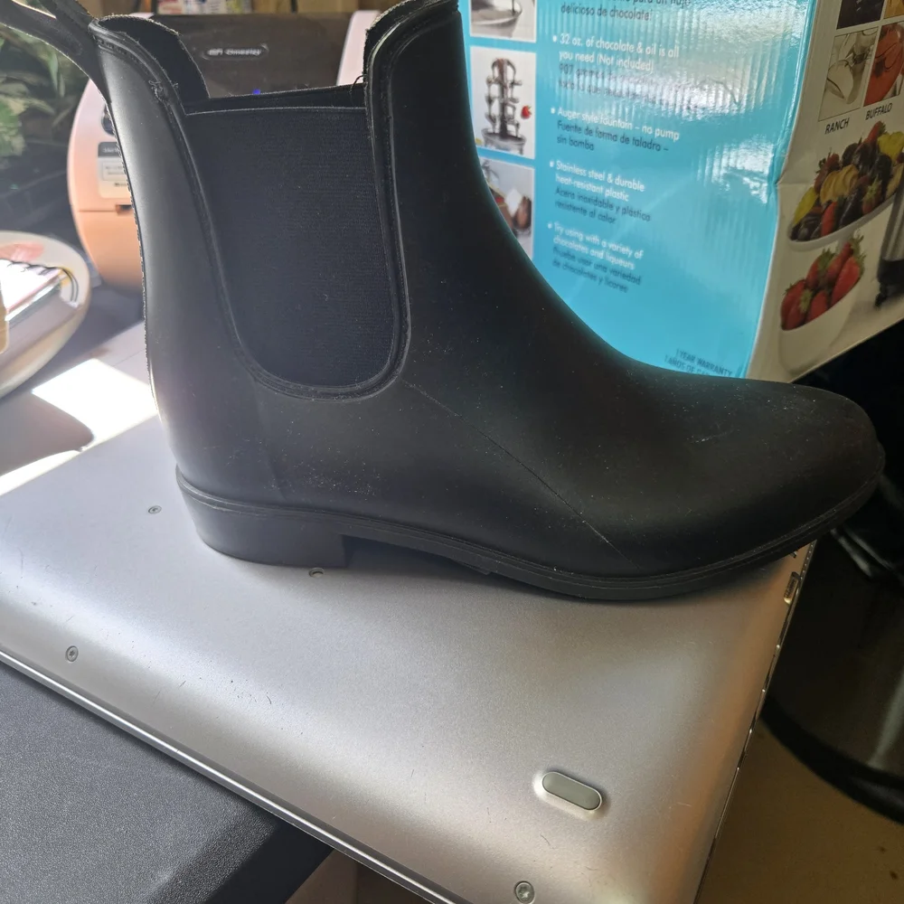 Capelli of New‎ York Black Chelsea Rain Boots